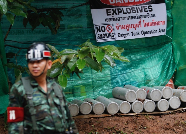 Tayland'da mağarada mahsur kalan 4 çocuk kurtarıldı